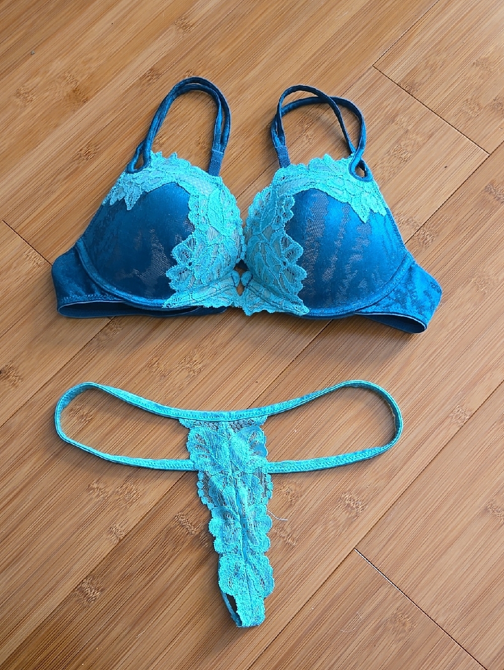 Victoria's Secret Vintage Lace Bra Set 34B